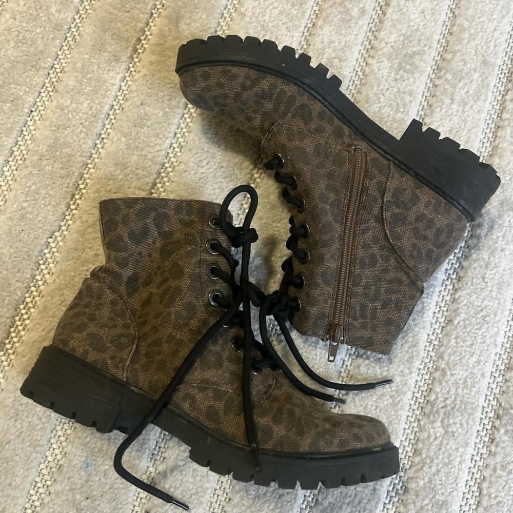 Blowfish Brown leopard print lace up boots size 7 boho punk grunge whimsygoth